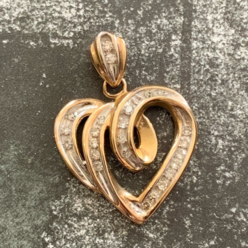 10k Gold Diamond Heart Pendant